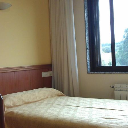 Hostal Restaurante O'Cadaval Фрадес Номер фото