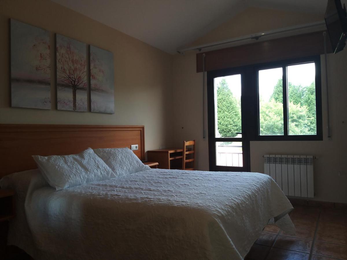 Hostal Restaurante O'Cadaval Фрадес Экстерьер фото