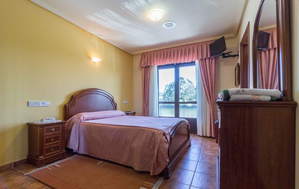 Hostal Restaurante O'Cadaval Фрадес Экстерьер фото