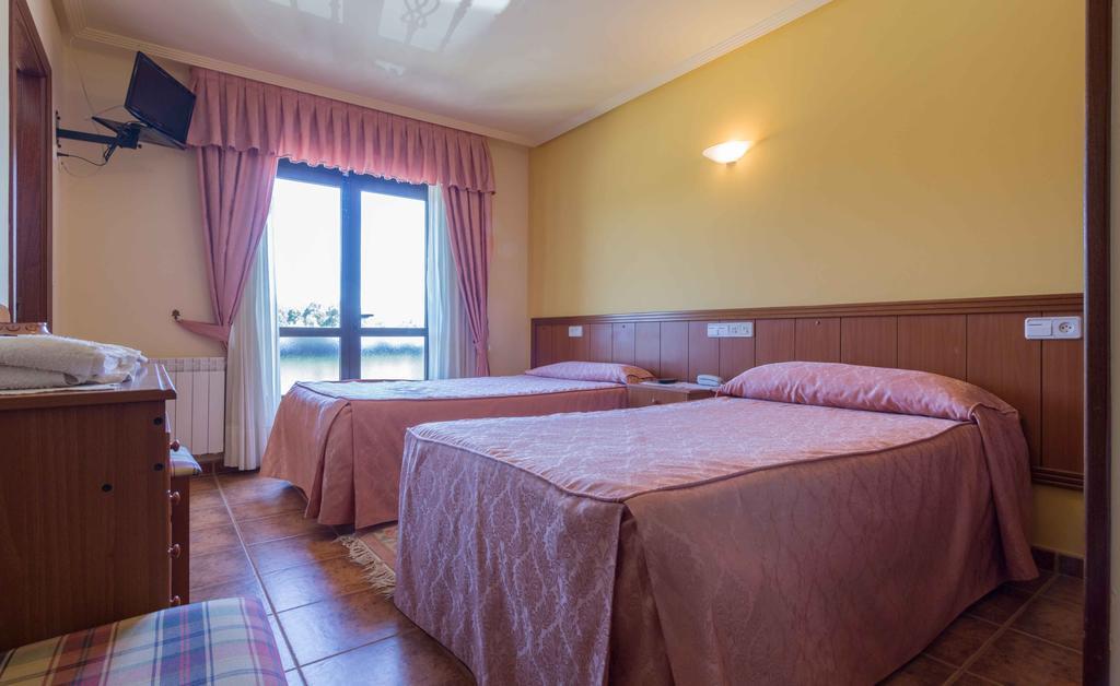 Hostal Restaurante O'Cadaval Фрадес Экстерьер фото
