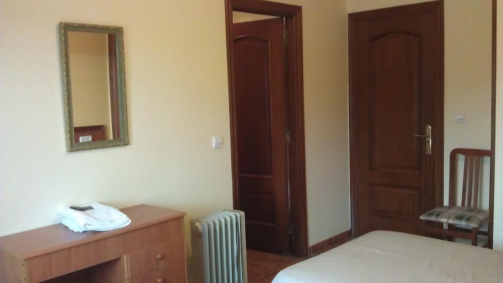 Hostal Restaurante O'Cadaval Фрадес Номер фото